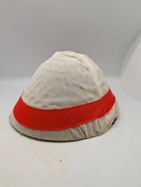 Østtysk M56/76 Stålhjelm med hvidt overtræk og DDR-emblem