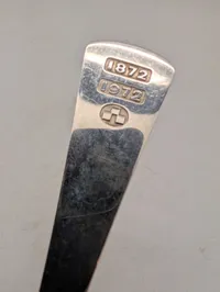 Georg Jensen jubilæumsske i sterlingsølv, designet af Henning Koppel