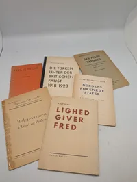 Samling af politiske pjecer og bøger fra 1930'erne og 1940'erne