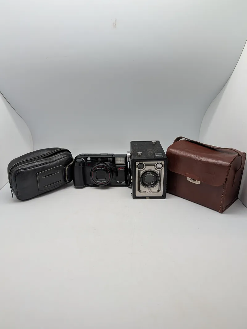Minolta AF-Tele Super og Vredeborch Vrede Box kameraer med tasker