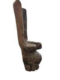 Afrikansk udskåret træskulptur, stamme-totem med fuglemotiv
