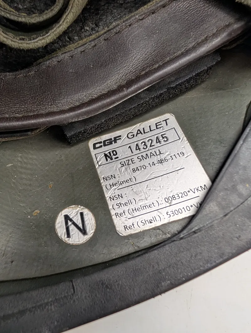CGF Gallet Militærhjelm med Camouflageovertræk M84