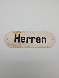 Antikt emaljeskilt med teksten 'Herren'