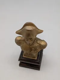 Napoleon Bonaparte buste i messing på træfod