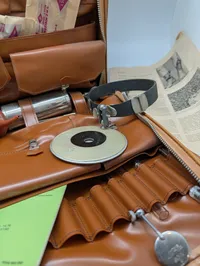 Vintage Ames lægetaske med diagnostiske instrumenter