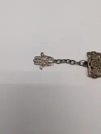 Antik Mellemøstlig Panelarmbånd i Messing med Symbolske Motiver
