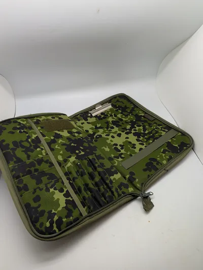 Militær Dokumentmappe i M/84 Sløringsmønster med Clipboard