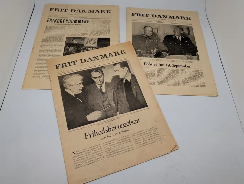 Tre eksemplarer af det danske modstandsblad Frit Danmark fra 1945-1946