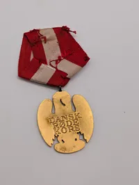 Dansk Røde Kors Fortjenstmedalje 1 klasse  med Pelikanmotiv og Original Æske