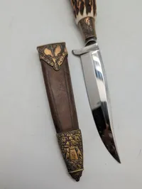 Othello Solingen jagtkniv med hjortetaksgreb og dekoreret skede