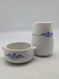 Dansk Militær Porcelæn, Flødekande og Sukkerskål med Flyvervåbnets Logo