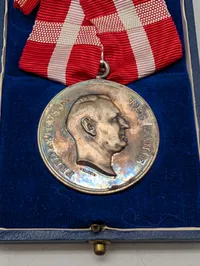 Dansk Belønningsmedalje i sølv, Frederik IX, med original æske