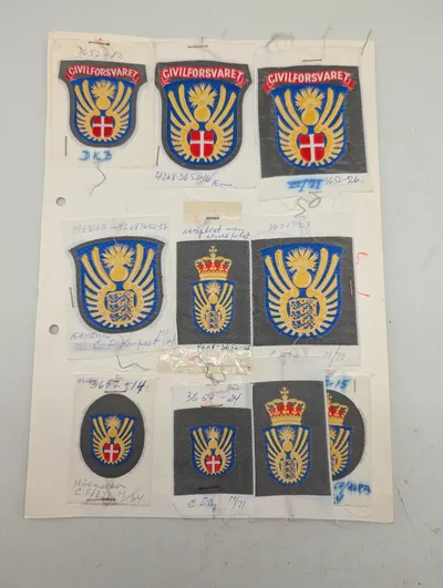 Samling af danske Civilforsvaret uniformsmærker og emblemer