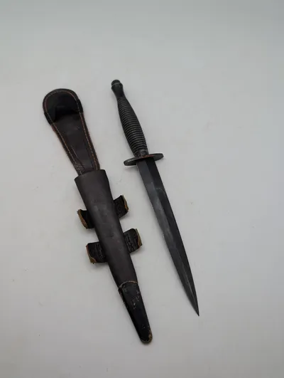 Fairbairn-Sykes Fighting Knife, 3. mønster med læderskede