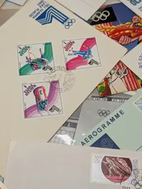 Samling af olympiske postkort, frimærker og memorabilia