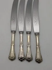 Sæt med 4 Raadvad Knivfabriker middagsknive med sølvplet skafter