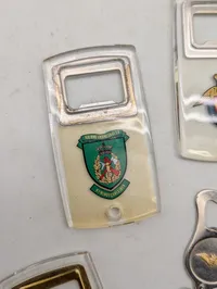 Samling af 6 danske militære oplukkere og nøgleringe