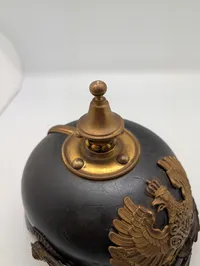 Preussisk Pickelhaube Officerhjelm med Messingbeslag