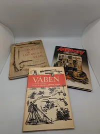 Samling af tre militærhistoriske bøger om våben og militaria