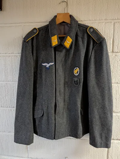 Tysk Luftwaffe Fliegerbluse med gule kravemærker og brystørn, repro størrelse ca. XXL