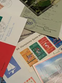Samling af olympiske postkort, frimærker og memorabilia