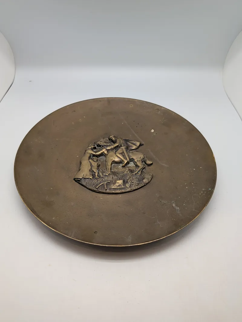 Antik messingplatte med relief af ridder og kvinde Niels Ebbesen 