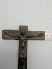 Dansk modernistisk bronze krucifiks med Kristus-figur