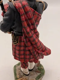 Skotsk Sækkepibespiller Figur i Traditionel Kilt