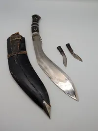 Indisk Gurkha Kukri kniv med to småknive og læderskede