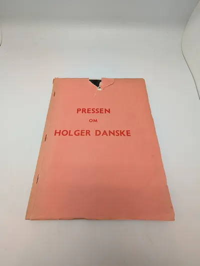 Chr. Kisling & Marvin Madsen, Pressen om Holger Danske, Limited Edition Book tilhørt Holger Danske modstandsmanden Erling Reck-Magnussen ( “Gustav” fra HD-IIIs 5-mandsråd)