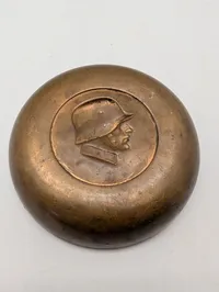 Østrigsk militær mindeskål i bronze med Stahlhelm-relief