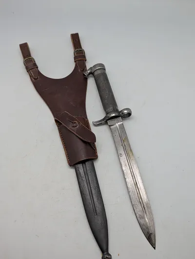 Svensk M/1896 bajonet med Stålskede og frø