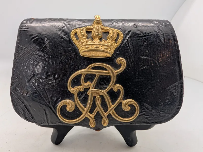 Preussisk militær læderpatrontaske med kongeligt monogram og krone