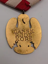Dansk Røde Kors Fortjenstmedalje 1 klasse  med Pelikanmotiv og Original Æske