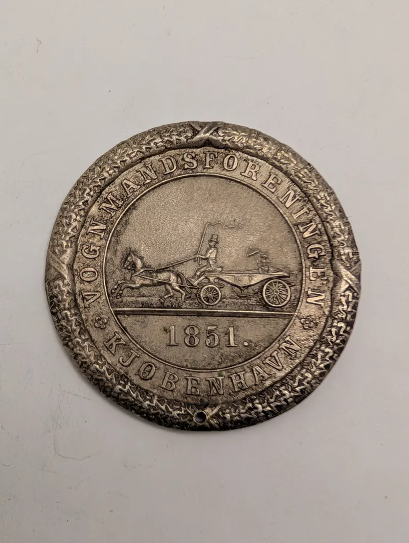 Vognmandsforeningen i Kjøbenhavn 1851, sølvfarvet medaljon