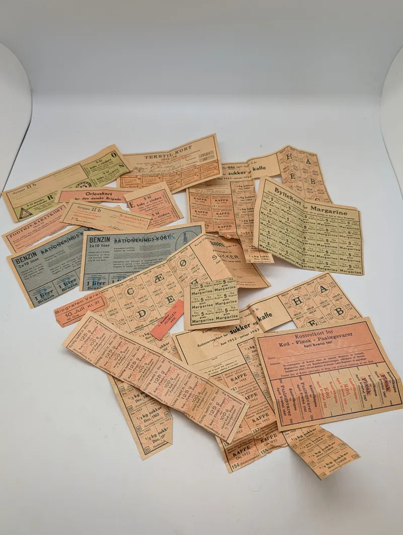 Samling af danske rationeringskort fra 1940'erne og 1950'erne