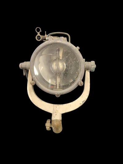 Militær Aldis-lampe med sigtemiddel og monteringsbøjle