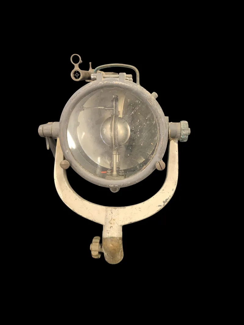Militær Aldis-lampe med sigtemiddel og monteringsbøjle