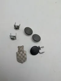 Samling af kroatiske Ustaše militæreffekter, herunder emblem og knapper WW2 