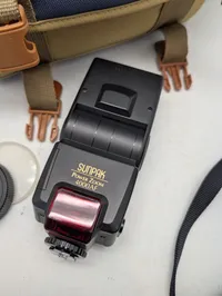 Nikon F70 SLR-kamerasæt med Tamron-objektiv, Sunpak-flash og taske