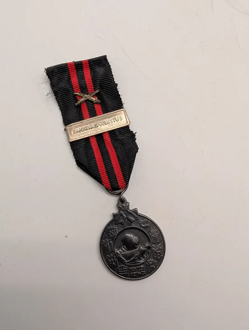 Finnish Winter War Medal with Rannikkopuolustus Clasp and Swords