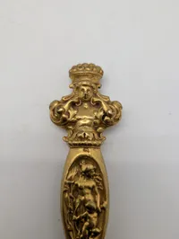 Fransk forgyldt bronze sværdhæfte med mytologiske figurer
