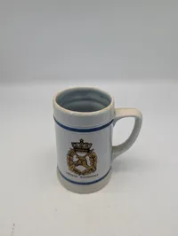 Hærens Kampskole stentøjskrus med militært emblem