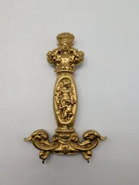 Fransk forgyldt bronze sværdhæfte med mytologiske figurer