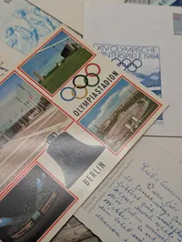 Samling af olympiske postkort, frimærker og memorabilia