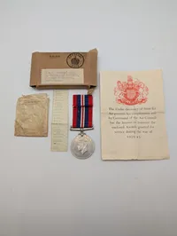 Britisk War Medal 1939-45 med original æske og dokumentation