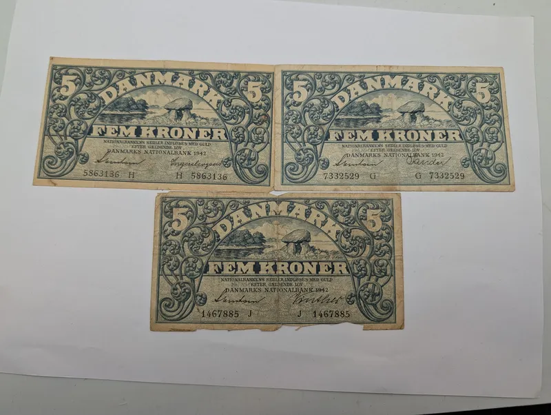 Tre danske 5-kroners sedler fra 1942, Danmarks Nationalbank