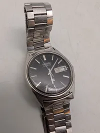 To vintage armbåndsure, herunder Seiko Quartz