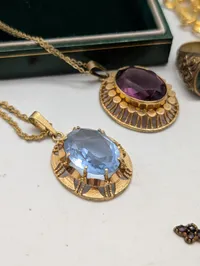 Flora Danica og vintage smykkesæt med halskæder og ring