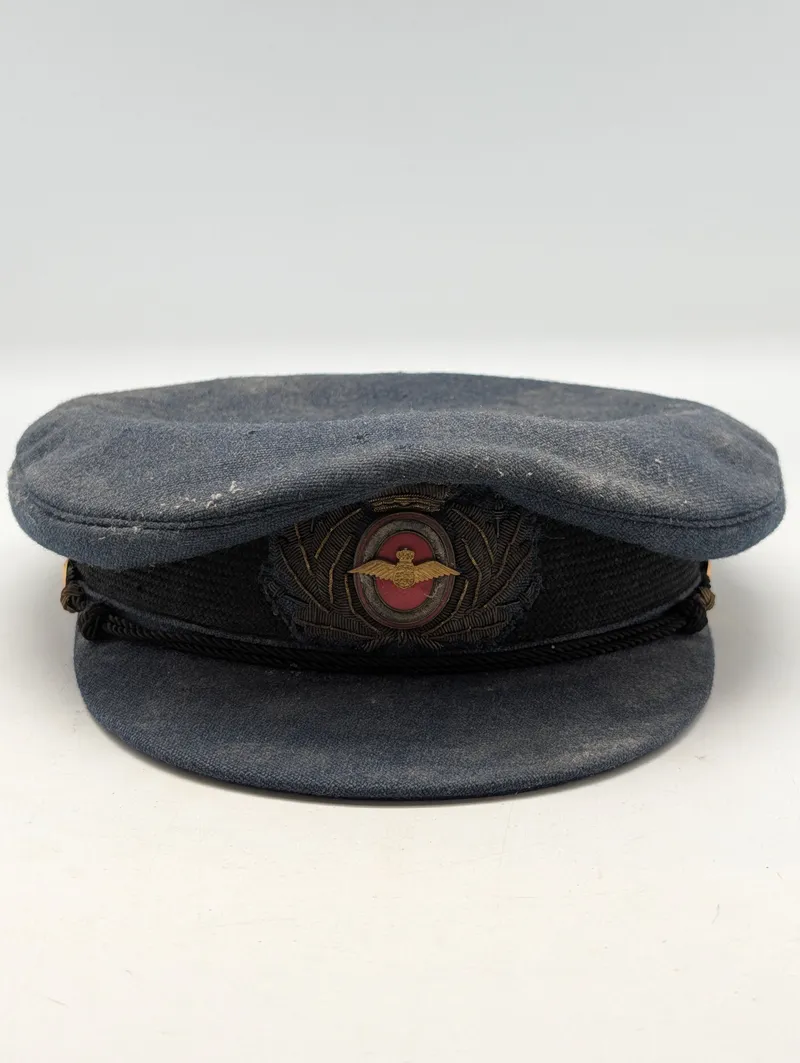 Dansk Flyvevåben Officerskasket med Broderet Emblem